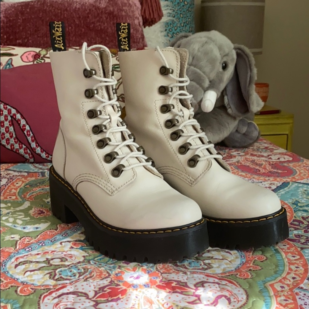 🚫SOLD🚫Dr. Martens Leona in RARE Bone—Size 7